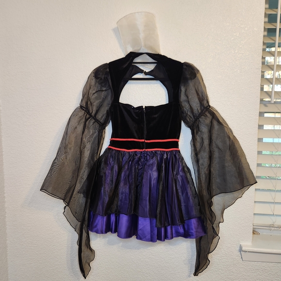 Dolls Kill Trickz N' Treatz evil queen costume One Bad Apple Costume M - Picture 16 of 16